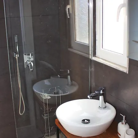Apt 16-tirana Very * تيرانا