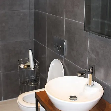 Apt 16-tirana Very تيرانا